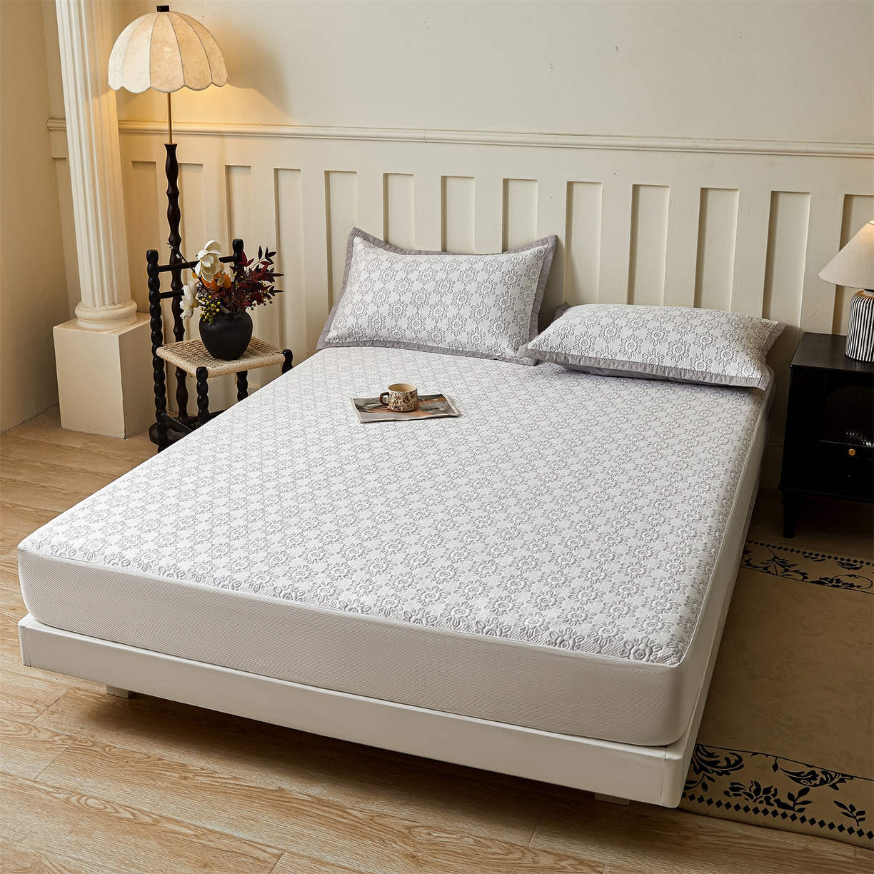 91家纺网 家纺一手货源 找家纺 慕木家纺 2026新款高端三明治硅胶复合PE100%乙纶提花冰豆豆凉席空调席韩版INS系列（提供买家秀） 韩INS-璇花灰床笠款