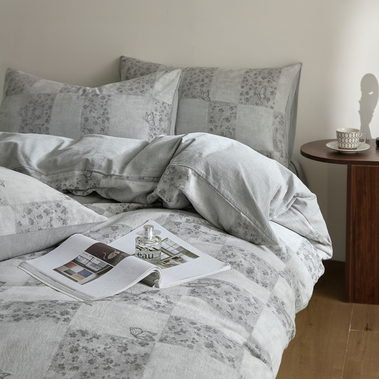 91家纺网 家纺一手货源 找家纺 如一 2026新款A类色织提花全棉双层纱水洗棉四件套 蝶漫灰