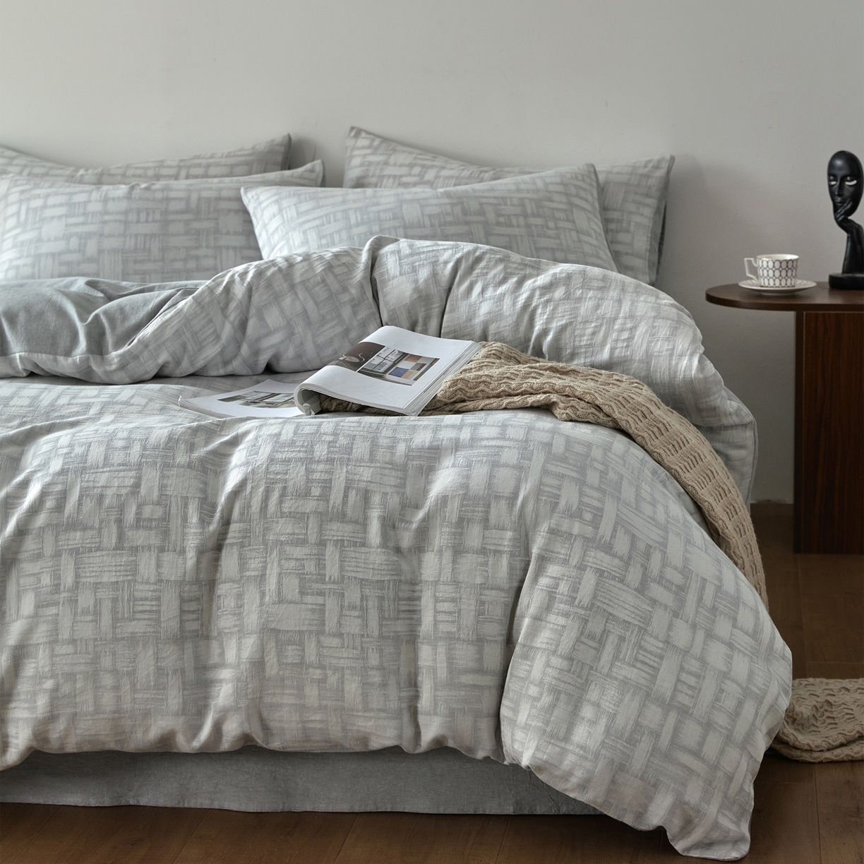 91家纺网 家纺一手货源 找家纺 如一 2026新款A类色织提花全棉双层纱水洗棉四件套 浮光灰