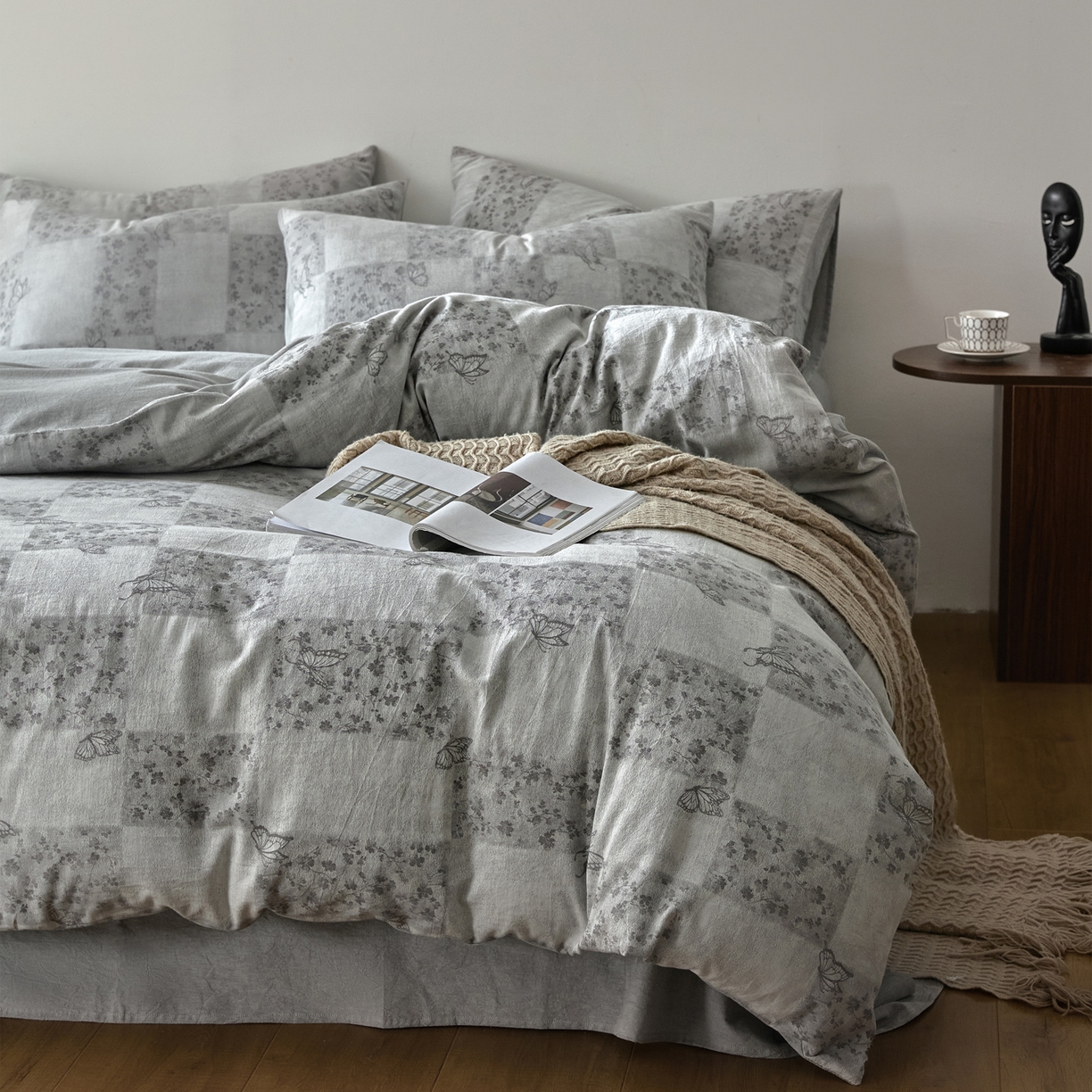 91家纺网 家纺一手货源 找家纺 如一 2026新款A类色织提花全棉双层纱水洗棉四件套 蝶漫灰