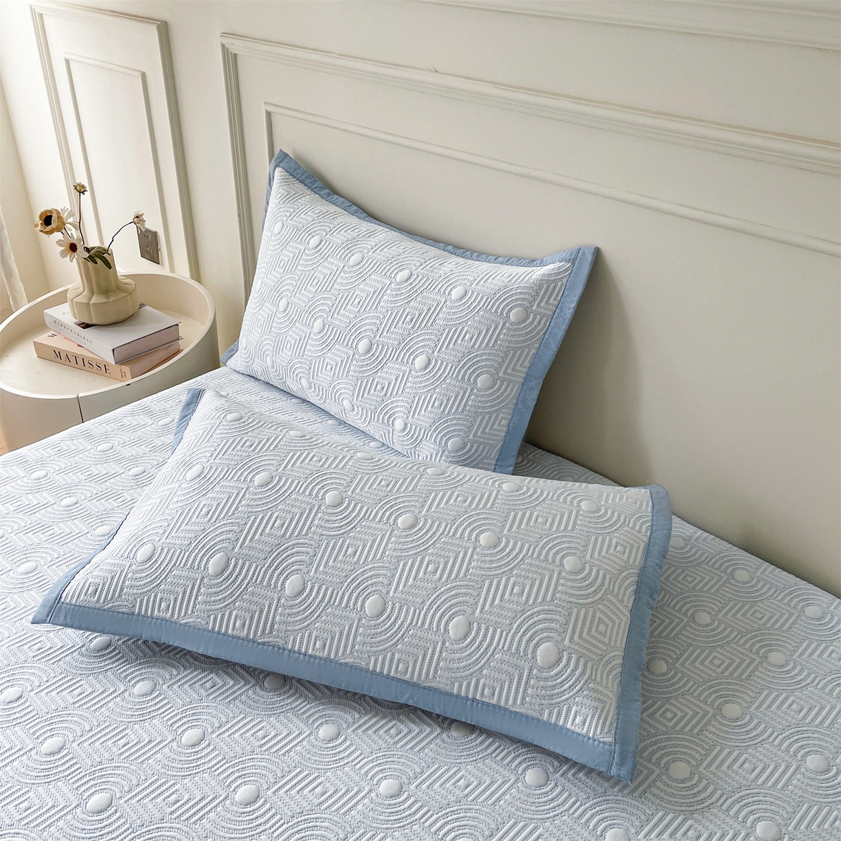 91家纺网 家纺一手货源 找家纺 慕木家纺 2026新款高端三明治硅胶复合PE100%乙纶提花冰豆豆凉席空调席韩版INS系列（提供买家秀） 韩INS-方圆蓝床席款