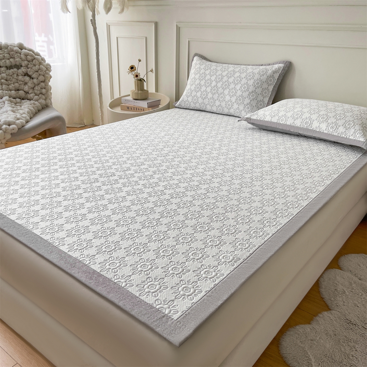 91家纺网 家纺一手货源 找家纺 慕木家纺 2026新款高端三明治硅胶复合PE100%乙纶提花冰豆豆凉席空调席韩版INS系列（提供买家秀） 韩INS-璇花灰床席款