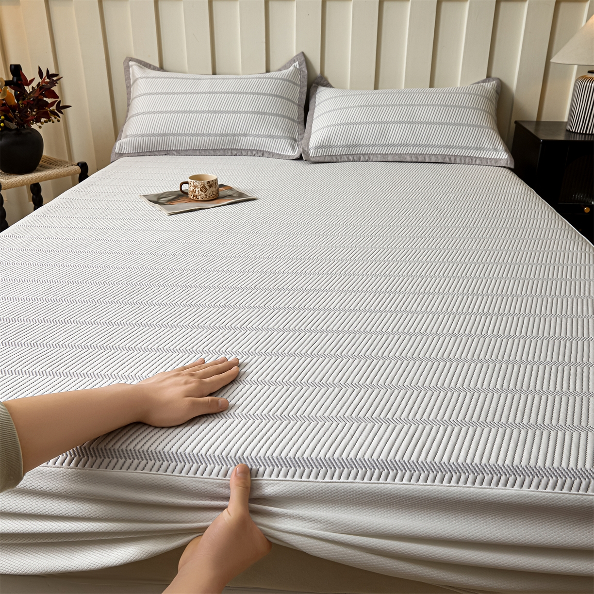 91家纺网 家纺一手货源 找家纺 慕木家纺 2026新款高端三明治硅胶复合PE100%乙纶提花冰豆豆凉席空调席韩版INS系列（提供买家秀） 韩INS-韩结床笠款