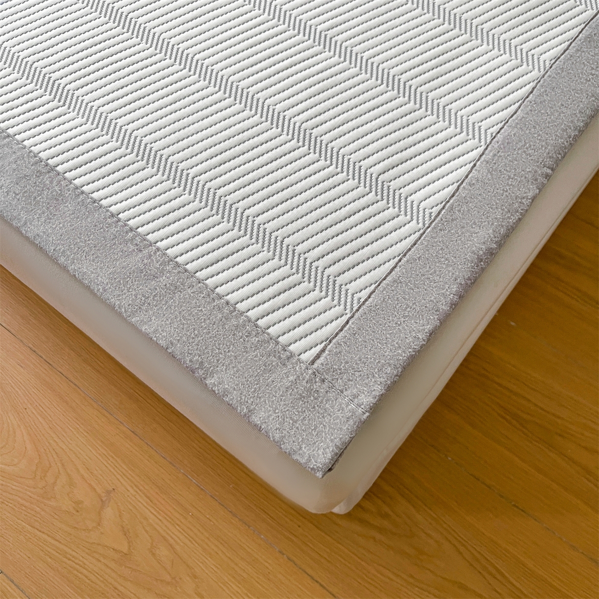 91家纺网 家纺一手货源 找家纺 慕木家纺 2026新款高端三明治硅胶复合PE100%乙纶提花冰豆豆凉席空调席韩版INS系列（提供买家秀） 韩INS-韩结床席款