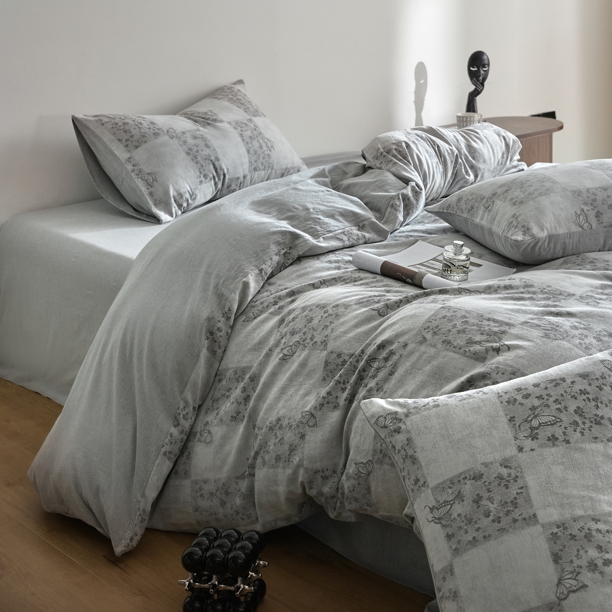 91家纺网 家纺一手货源 找家纺 如一 2026新款A类色织提花全棉双层纱水洗棉四件套 蝶漫灰