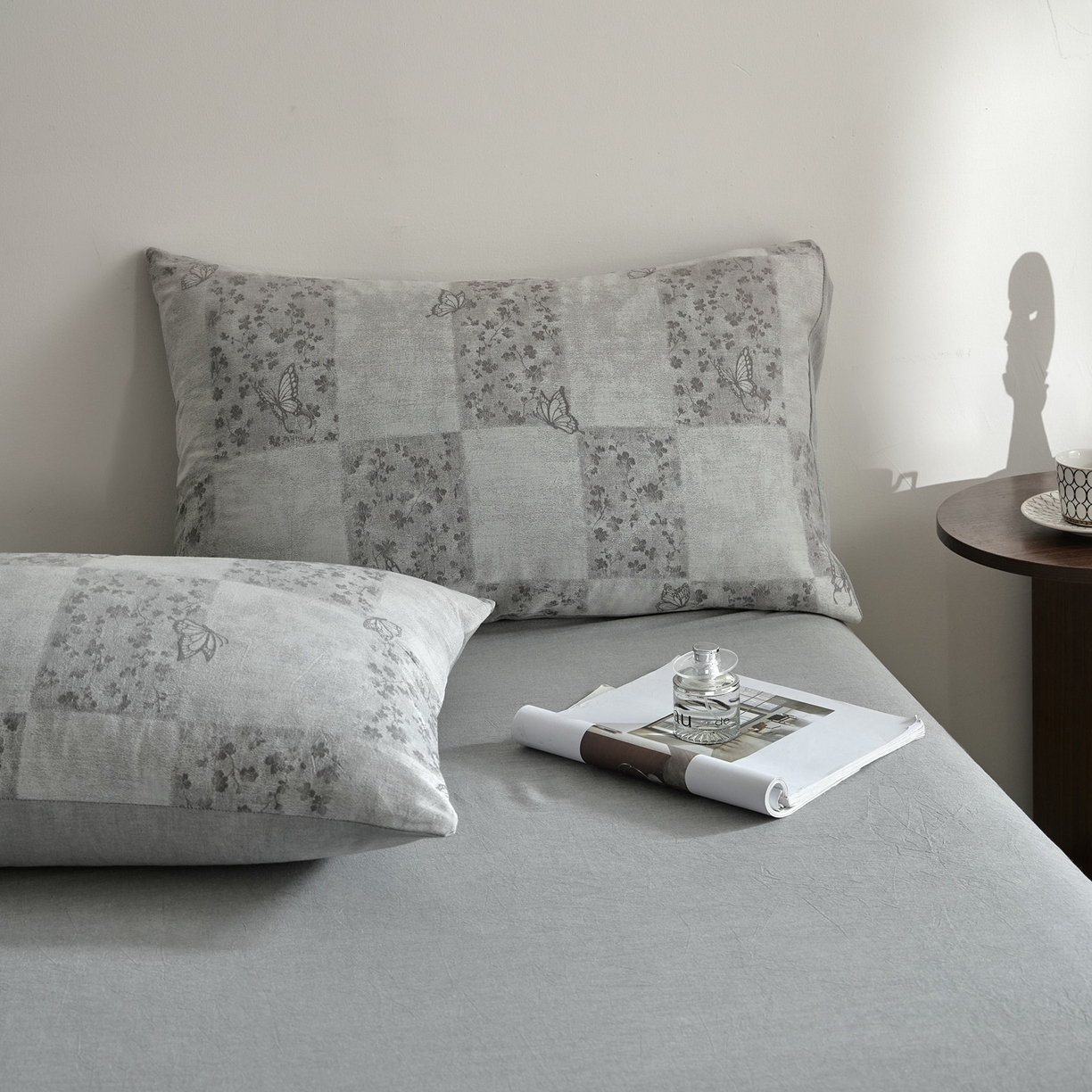 91家纺网 家纺一手货源 找家纺 如一 2026新款A类色织提花全棉双层纱水洗棉四件套 蝶漫灰