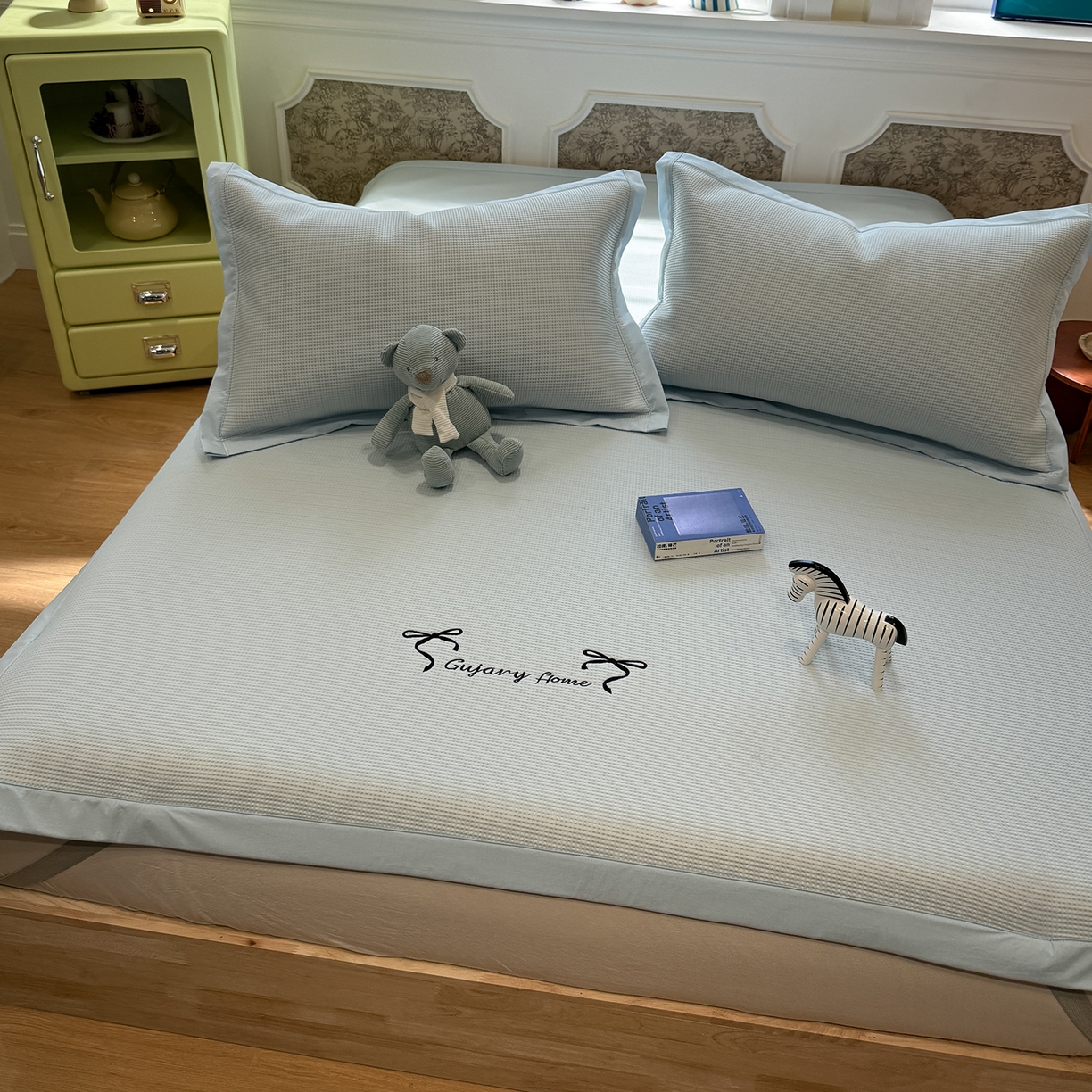 91家纺网 家纺一手货源 找家纺 GUJARY古家丽 2026新款A类刺绣凉豆豆凉席miumiu风绣蝴蝶结 海盐蓝