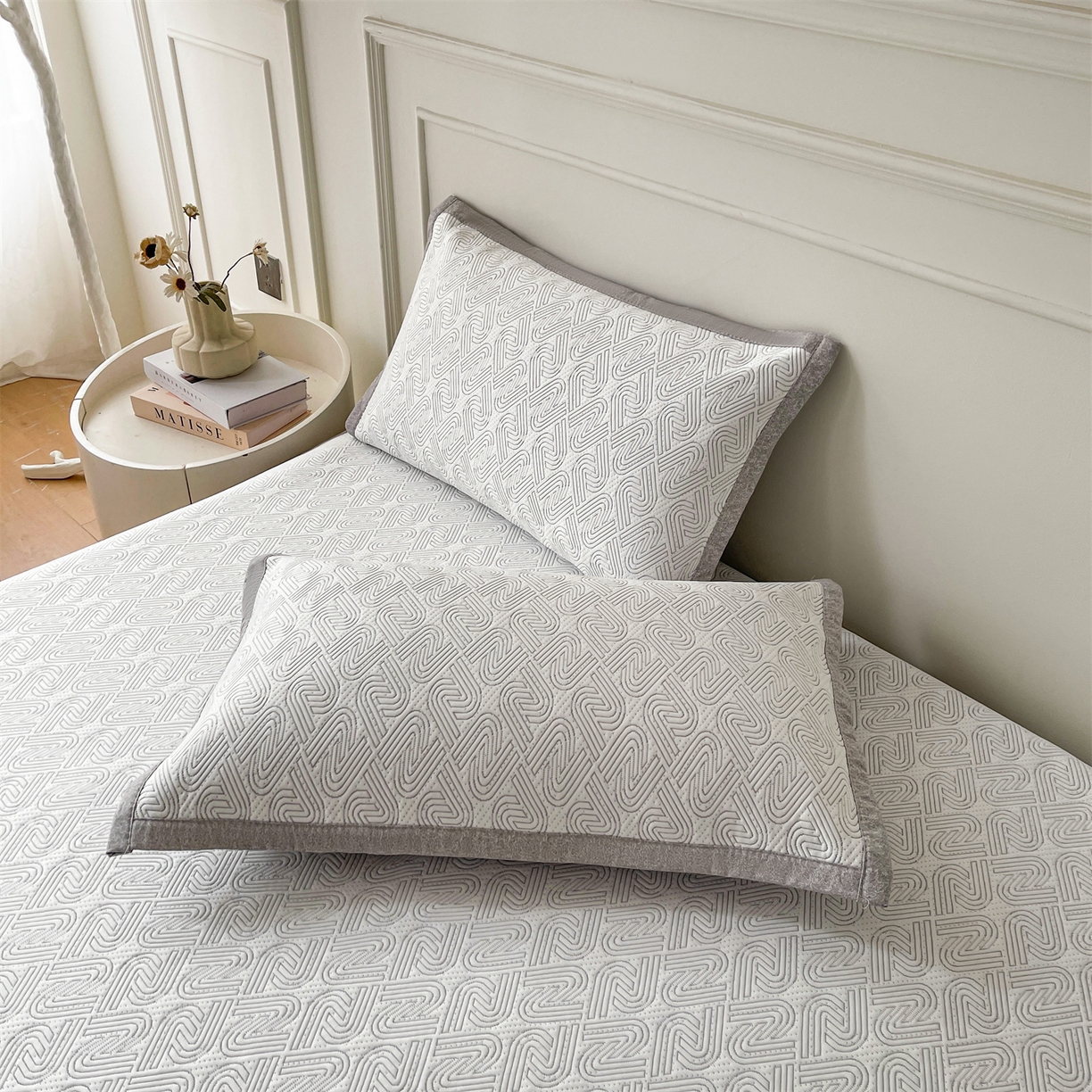 91家纺网 家纺一手货源 找家纺 慕木家纺 2026新款高端三明治硅胶复合PE100%乙纶提花冰豆豆凉席空调席韩版INS系列（提供买家秀） 韩INS-峰回灰床席款