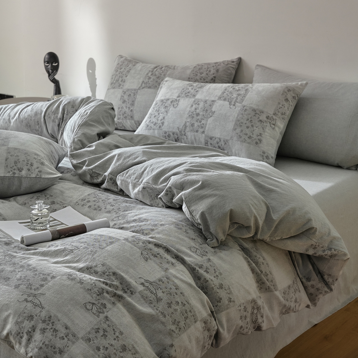 91家纺网 家纺一手货源 找家纺 如一 2026新款A类色织提花全棉双层纱水洗棉四件套 蝶漫灰