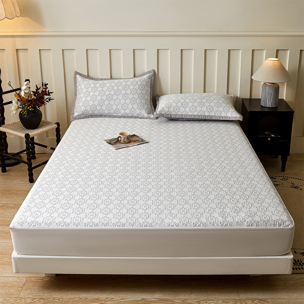 91家纺网 家纺一手货源 找家纺 慕木家纺 2026新款高端三明治硅胶复合PE100%乙纶提花冰豆豆凉席空调席韩版INS系列（提供买家秀） 韩INS-璇花灰床笠款