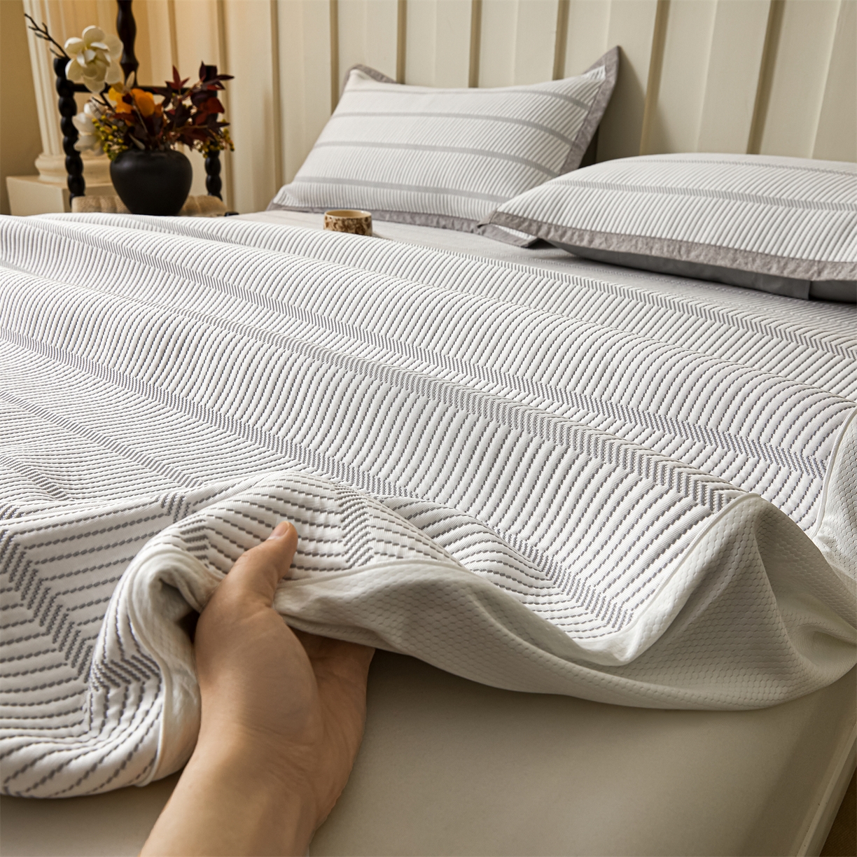 91家纺网 家纺一手货源 找家纺 慕木家纺 2026新款高端三明治硅胶复合PE100%乙纶提花冰豆豆凉席空调席韩版INS系列（提供买家秀） 韩INS-韩结床笠款