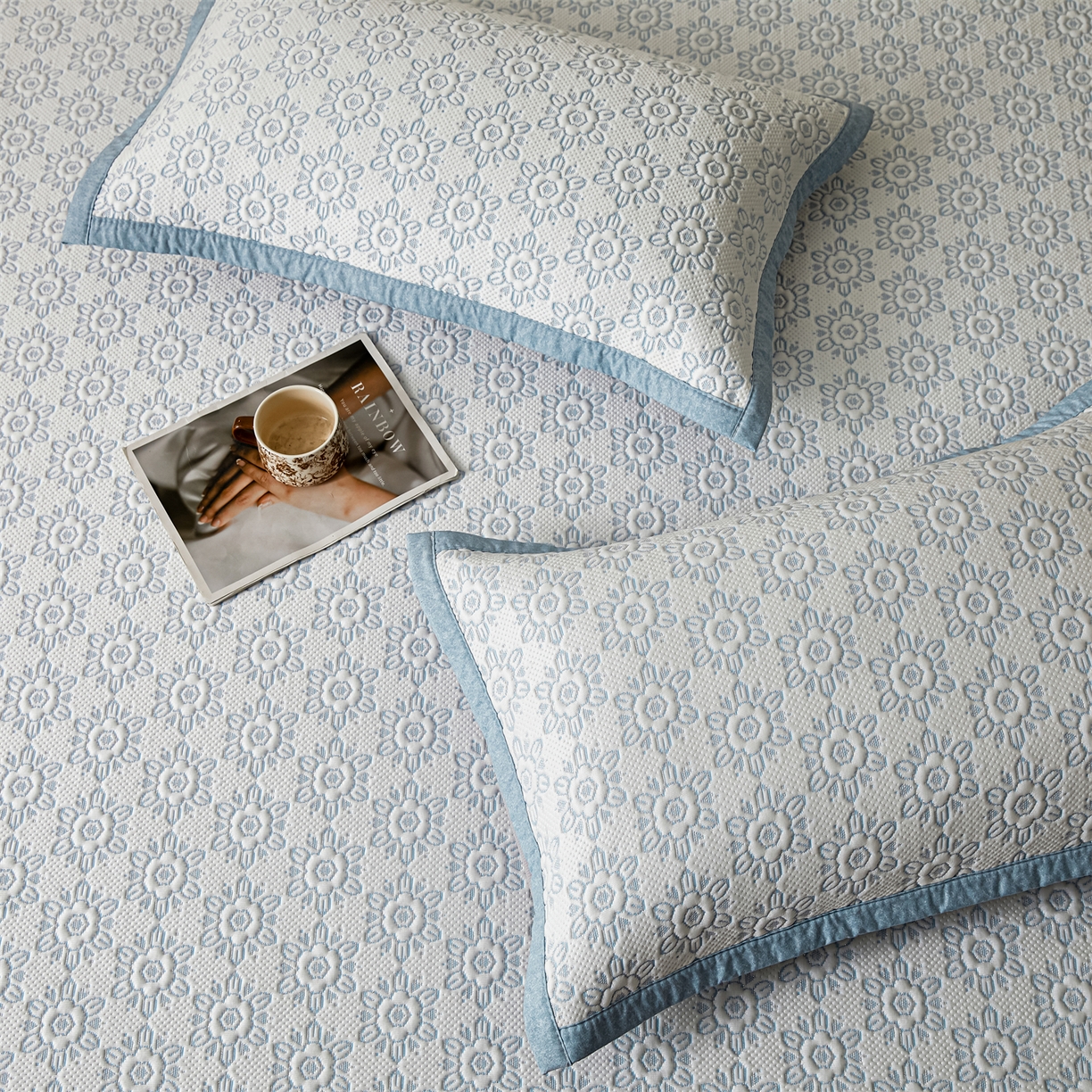 91家纺网 家纺一手货源 找家纺 慕木家纺 2026新款高端三明治硅胶复合PE100%乙纶提花冰豆豆凉席空调席韩版INS系列（提供买家秀） 韩INS-璇花蓝床笠款