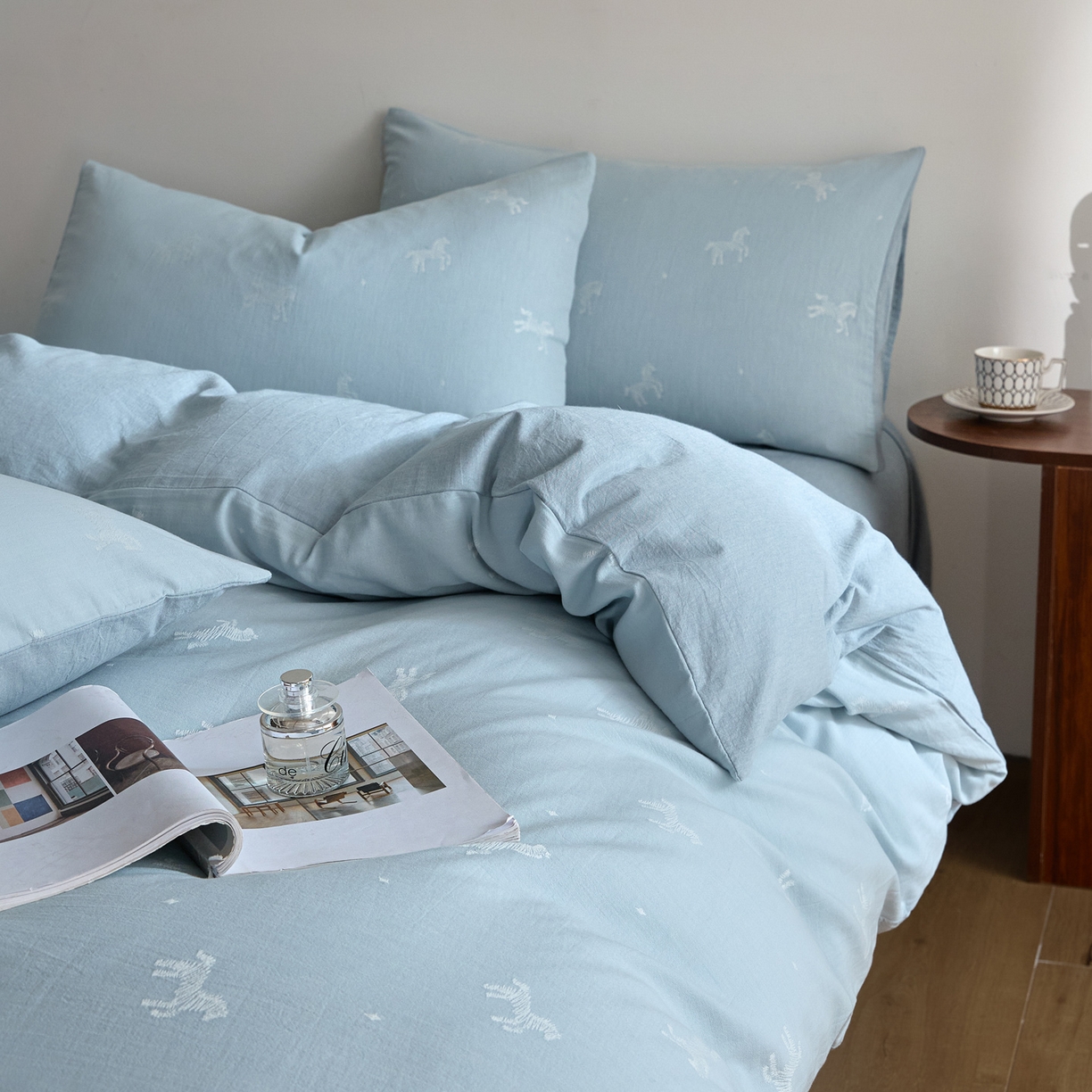 91家纺网 家纺一手货源 找家纺 如一 2026新款A类色织提花全棉双层纱水洗棉四件套 骏影蓝