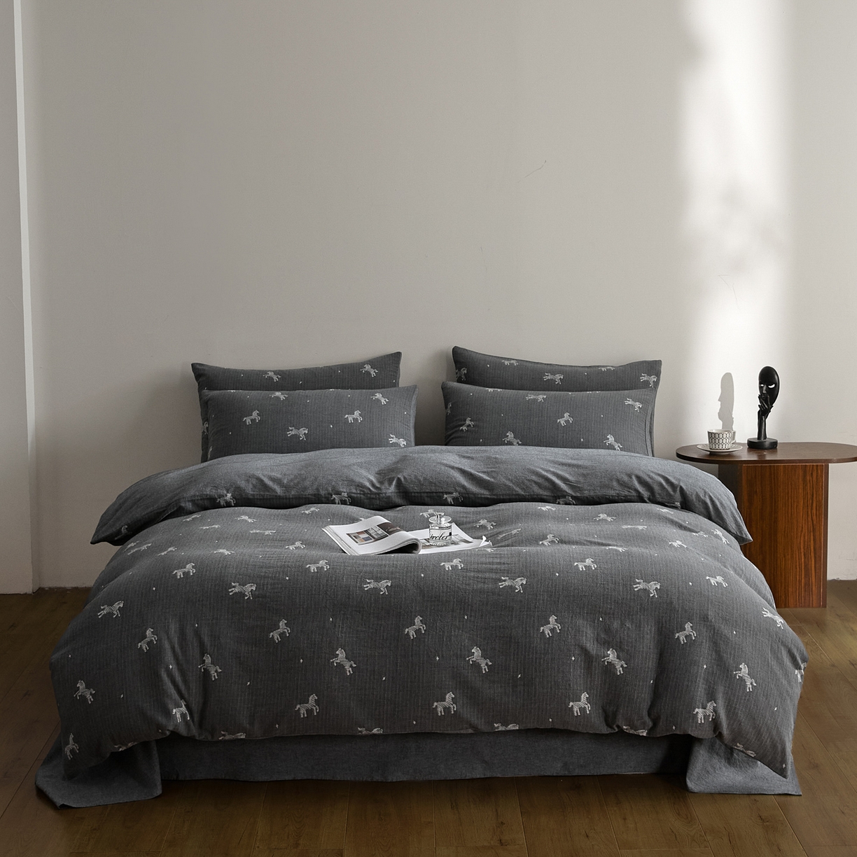 91家纺网 家纺一手货源 找家纺 如一 2026新款A类色织提花全棉双层纱水洗棉四件套 骏影黑