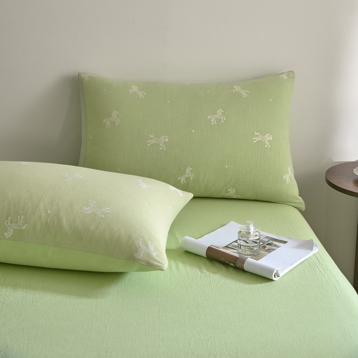 91家纺网 家纺一手货源 找家纺 如一 2026新款A类色织提花全棉双层纱水洗棉四件套 骏影绿