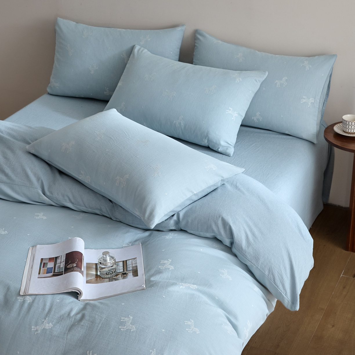 91家纺网 家纺一手货源 找家纺 如一 2026新款A类色织提花全棉双层纱水洗棉四件套 骏影蓝