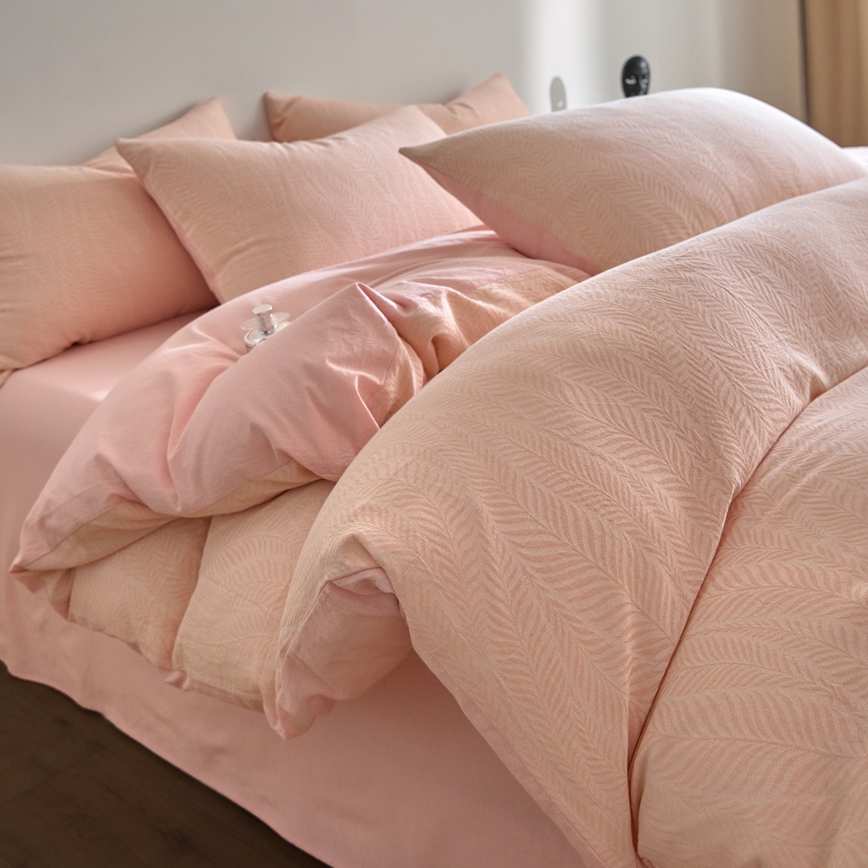 91家纺网 家纺一手货源 找家纺 如一 2026新款A类色织提花全棉双层纱水洗棉四件套 叶笙粉