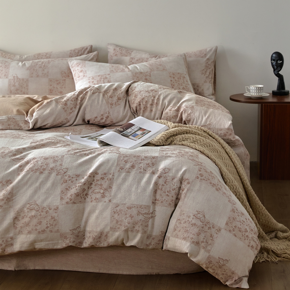 91家纺网 家纺一手货源 找家纺 如一 2026新款A类色织提花全棉双层纱水洗棉四件套 蝶漫咖