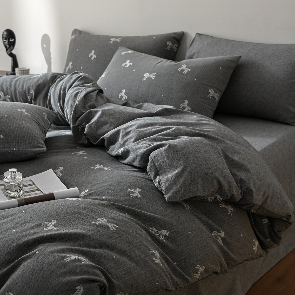 如一 2026新款A类色织提花全棉双层纱水洗棉四件套 骏影黑