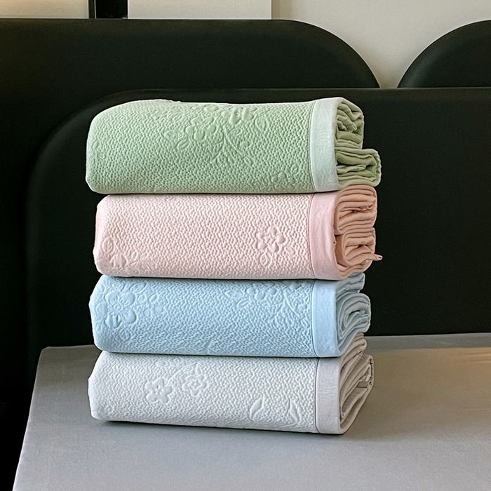 91家纺网 家纺一手货源 找家纺 春皖家纺 2026新款提花浮雕冰豆豆凉感席三件套-浅夏花结 组合图仅供参考不可下单