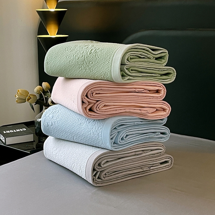 91家纺网 家纺一手货源 找家纺 春皖家纺 2026新款提花浮雕冰豆豆凉感席三件套-浅夏花结 组合图仅供参考不可下单