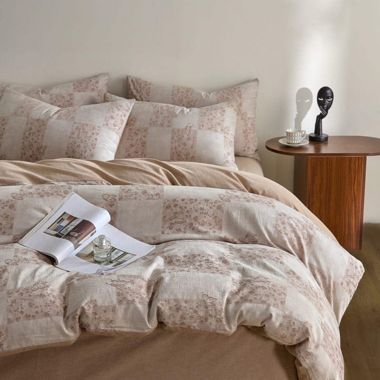 91家纺网 家纺一手货源 找家纺 如一 2026新款A类色织提花全棉双层纱水洗棉四件套 蝶漫咖