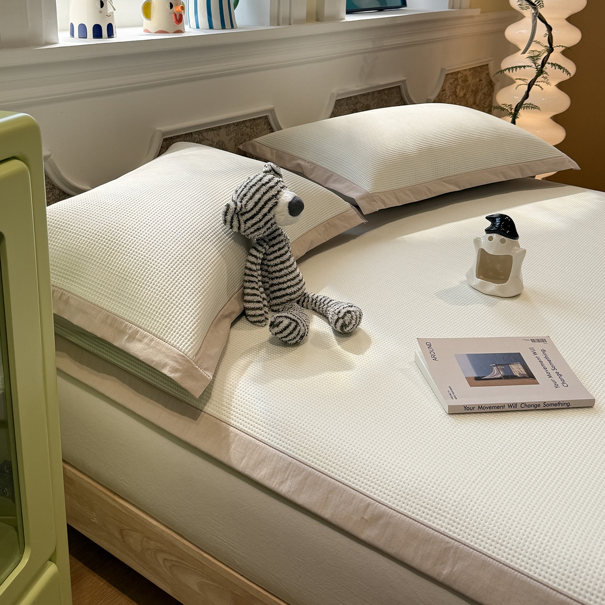 91家纺网 家纺一手货源 找家纺 GUJARY古家丽 2026新款A类刺绣凉豆豆凉席miumiu风绣蝴蝶结 奶杏白