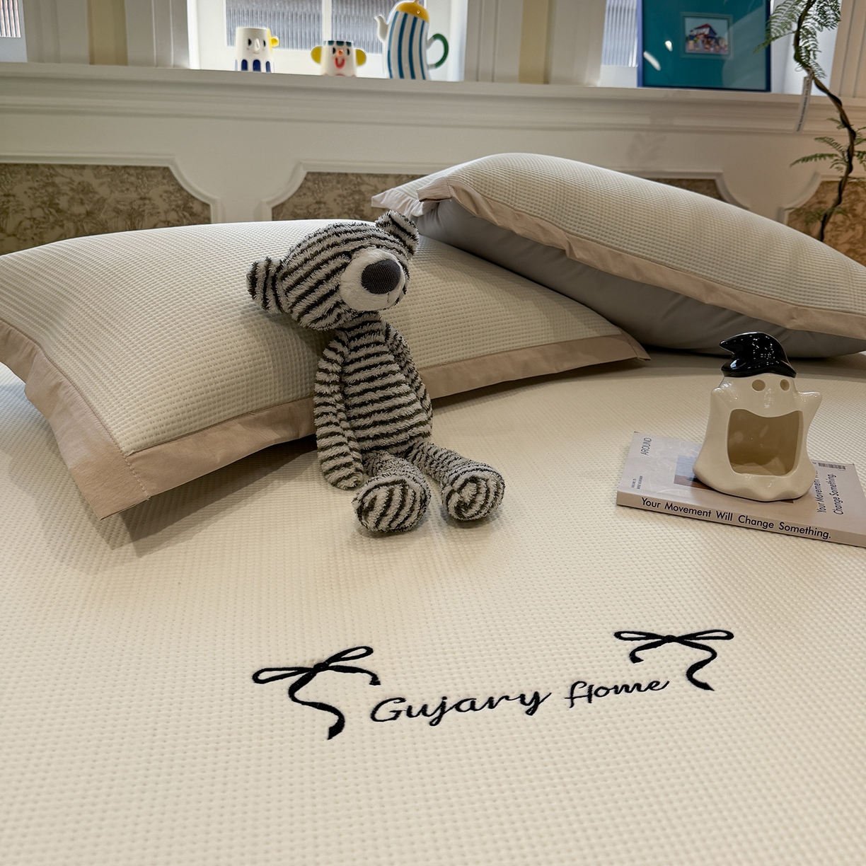 91家纺网 家纺一手货源 找家纺 GUJARY古家丽 2026新款A类刺绣凉豆豆凉席miumiu风绣蝴蝶结 奶杏白