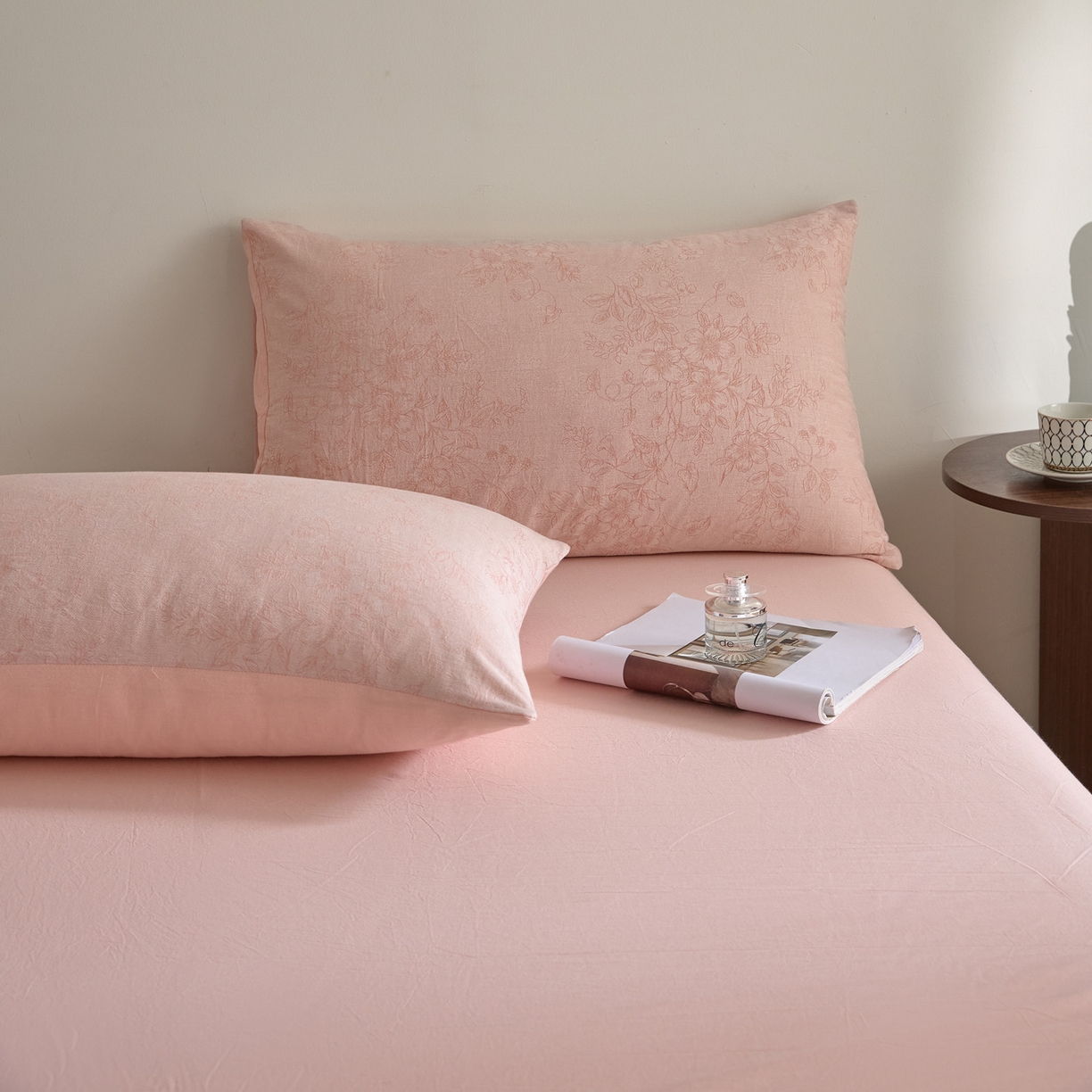 91家纺网 家纺一手货源 找家纺 如一 2026新款A类色织提花全棉双层纱水洗棉四件套 花忆粉