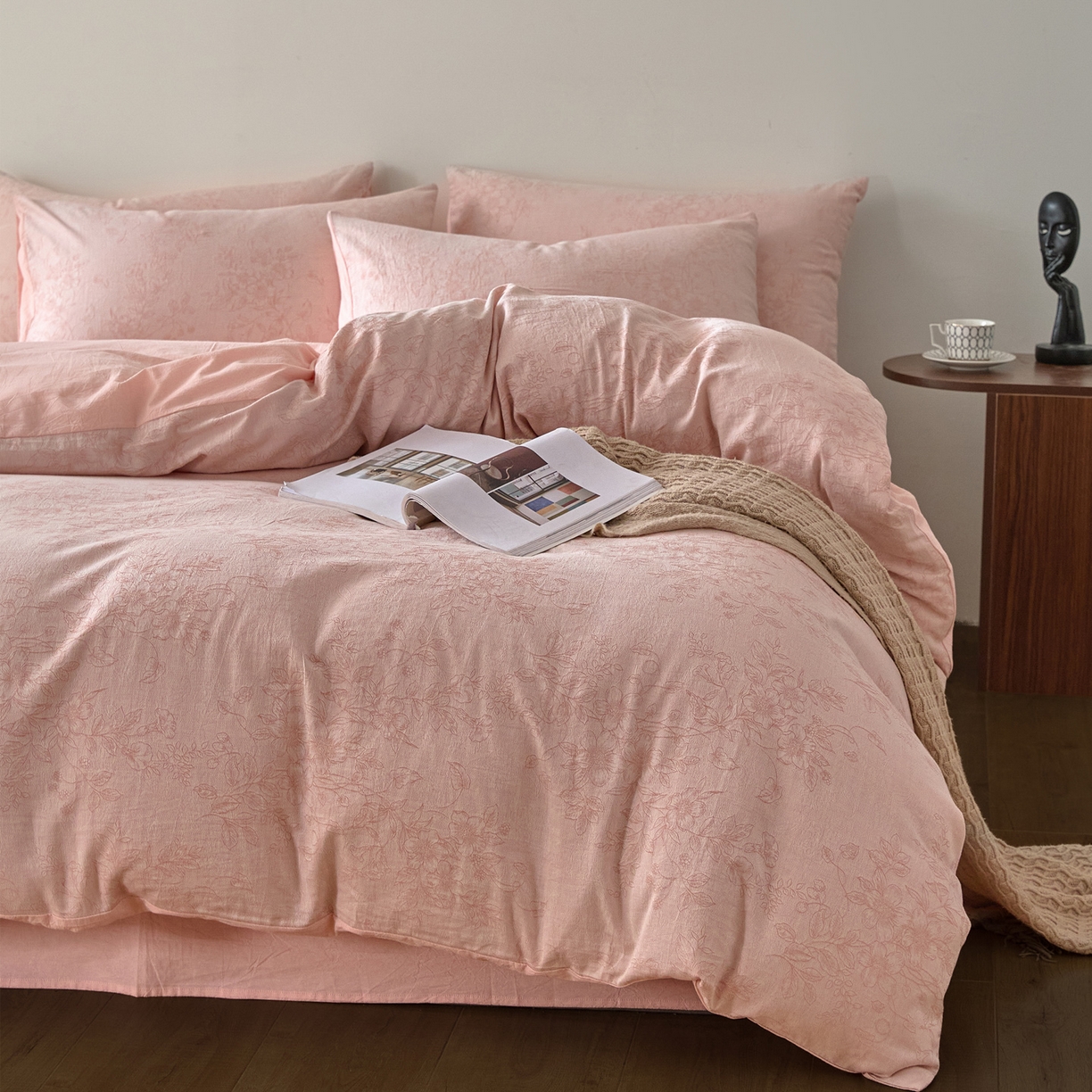 91家纺网 家纺一手货源 找家纺 如一 2026新款A类色织提花全棉双层纱水洗棉四件套 花忆粉