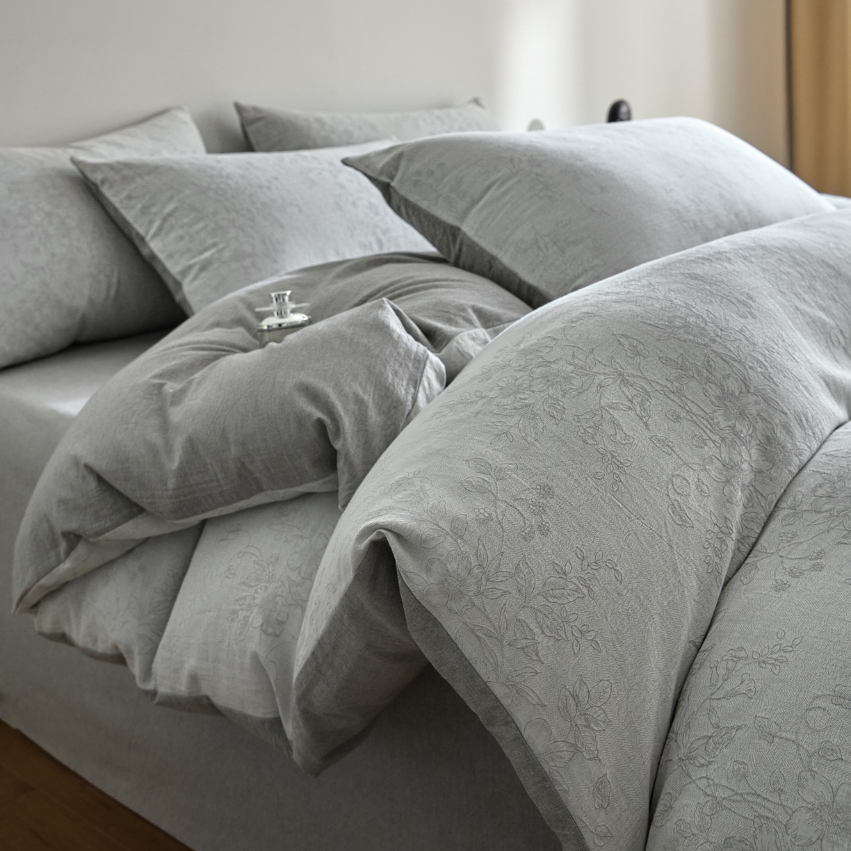 91家纺网 家纺一手货源 找家纺 如一 2026新款A类色织提花全棉双层纱水洗棉四件套 花忆灰