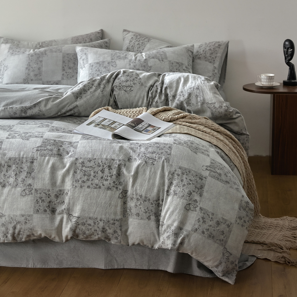 91家纺网 家纺一手货源 找家纺 如一 2026新款A类色织提花全棉双层纱水洗棉四件套 蝶漫灰