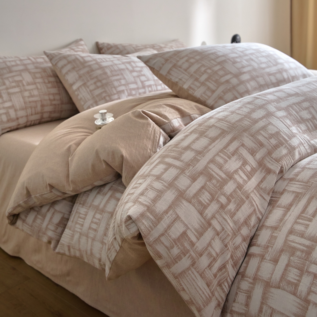 91家纺网 家纺一手货源 找家纺 如一 2026新款A类色织提花全棉双层纱水洗棉四件套 浮光咖