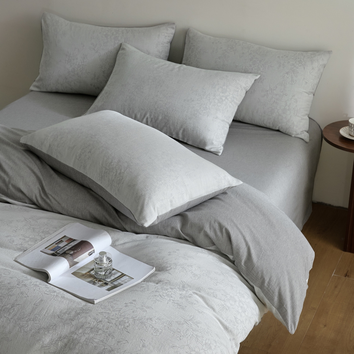 91家纺网 家纺一手货源 找家纺 如一 2026新款A类色织提花全棉双层纱水洗棉四件套 花忆灰