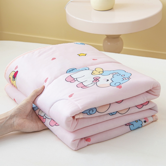 91家纺网 家纺一手货源 找家纺 鱼宝 2026新款儿童夏被凉席三件套 幸运小马