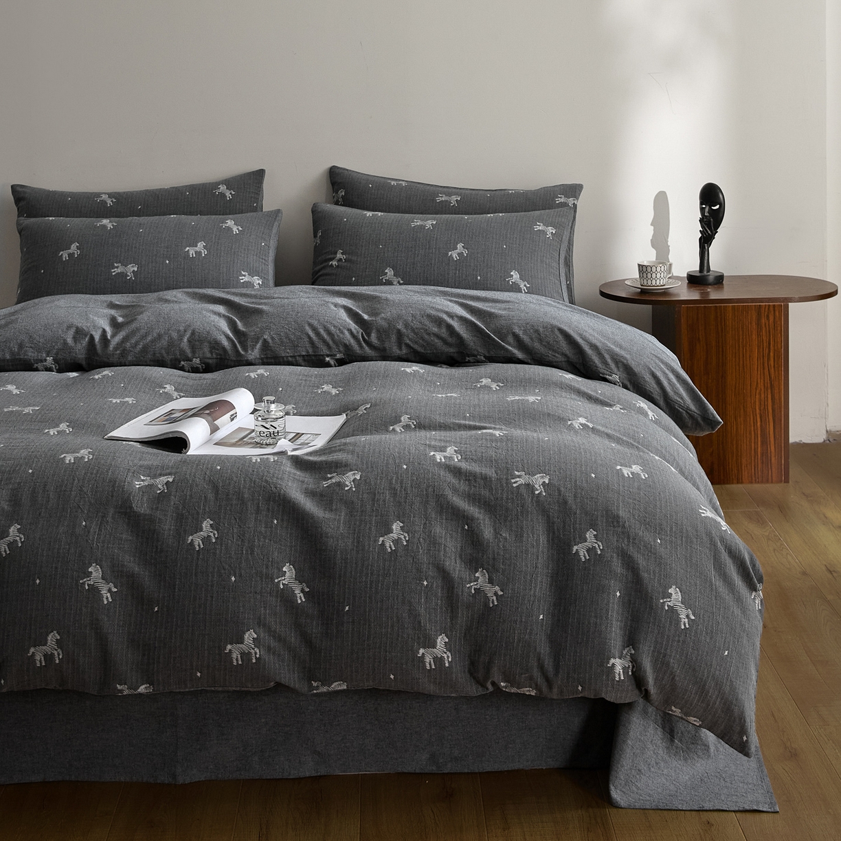 91家纺网 家纺一手货源 找家纺 如一 2026新款A类色织提花全棉双层纱水洗棉四件套 骏影黑