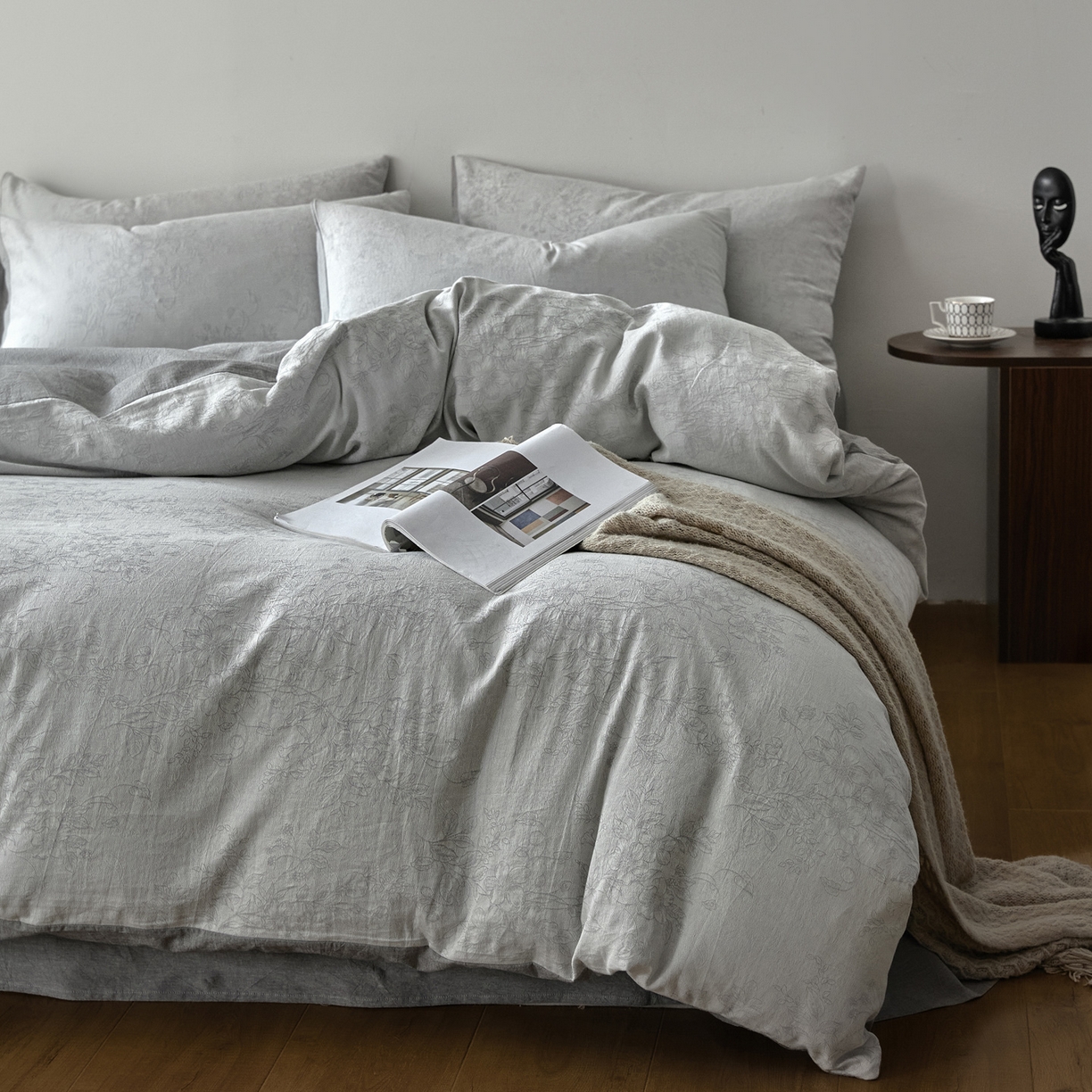 91家纺网 家纺一手货源 找家纺 如一 2026新款A类色织提花全棉双层纱水洗棉四件套 花忆灰