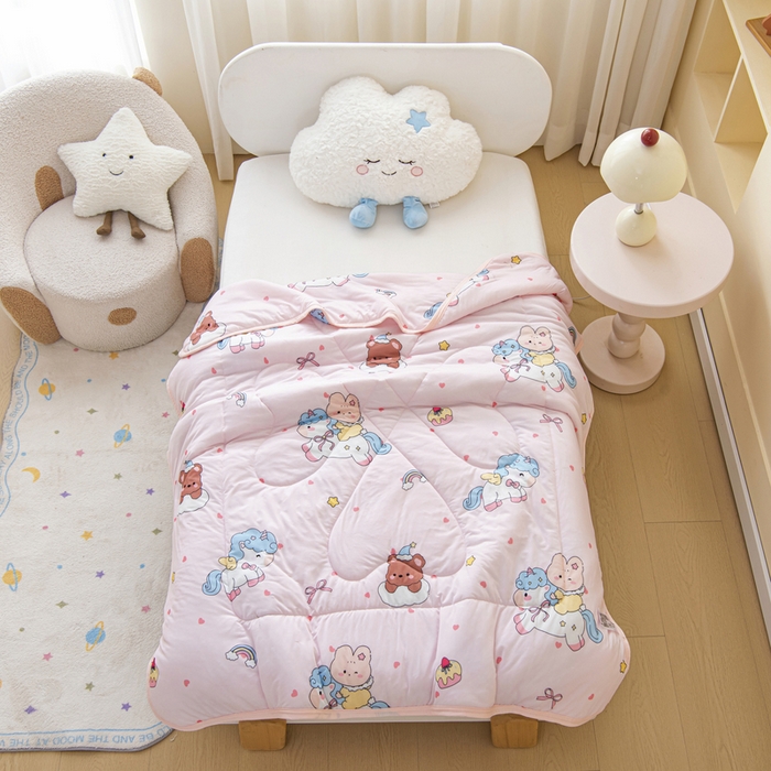 91家纺网 家纺一手货源 找家纺 鱼宝 2026新款儿童夏被凉席三件套 幸运小马