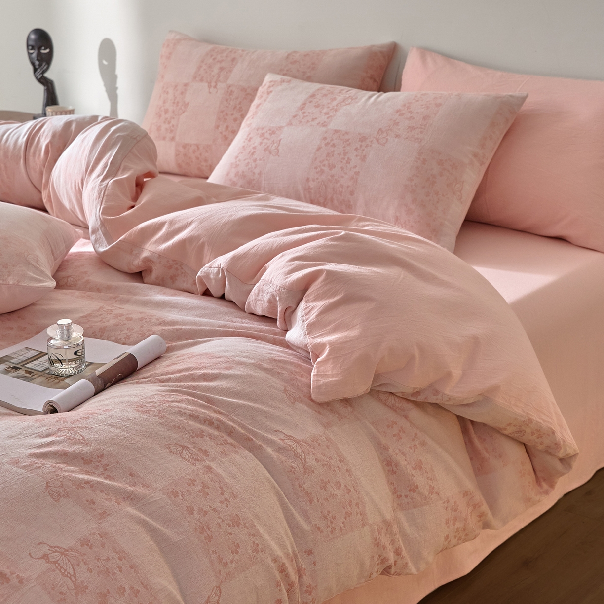 91家纺网 家纺一手货源 找家纺 如一 2026新款A类色织提花全棉双层纱水洗棉四件套 蝶漫粉