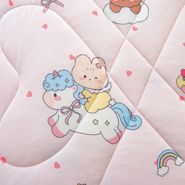 91家纺网 家纺一手货源 找家纺 鱼宝 2026新款儿童夏被凉席三件套 幸运小马