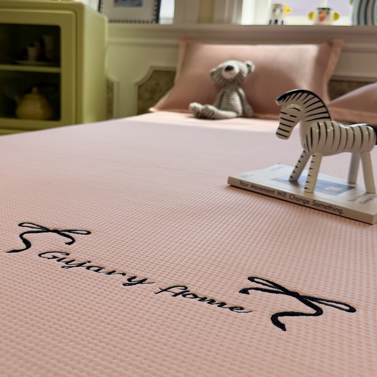 91家纺网 家纺一手货源 找家纺 GUJARY古家丽 2026新款A类刺绣凉豆豆凉席miumiu风绣蝴蝶结 少女粉