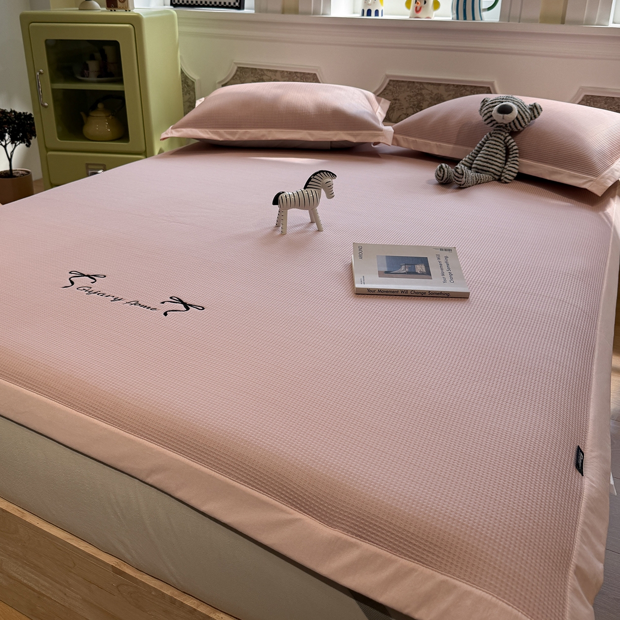 91家纺网 家纺一手货源 找家纺 GUJARY古家丽 2026新款A类刺绣凉豆豆凉席miumiu风绣蝴蝶结 少女粉