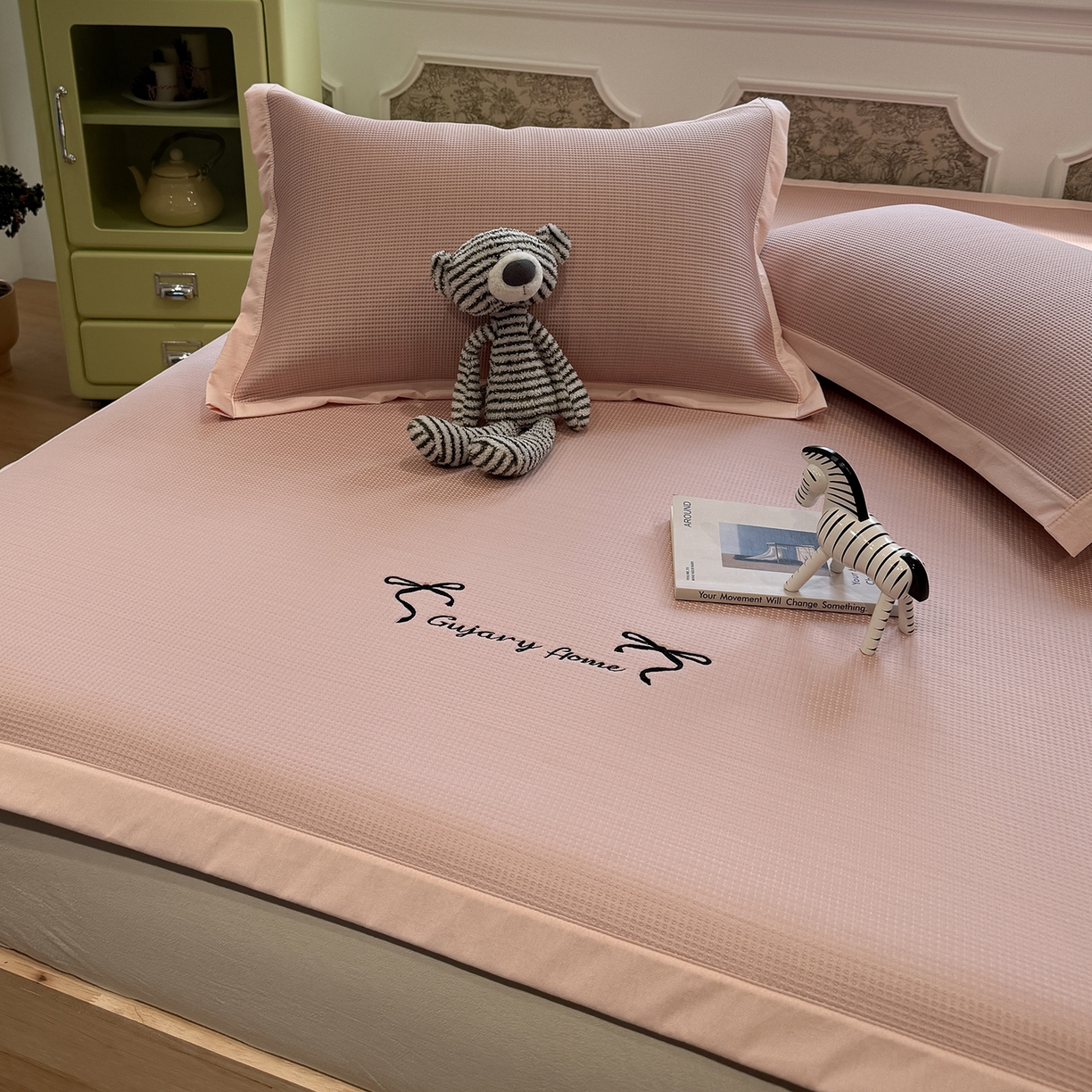 91家纺网 家纺一手货源 找家纺 GUJARY古家丽 2026新款A类刺绣凉豆豆凉席miumiu风绣蝴蝶结 少女粉