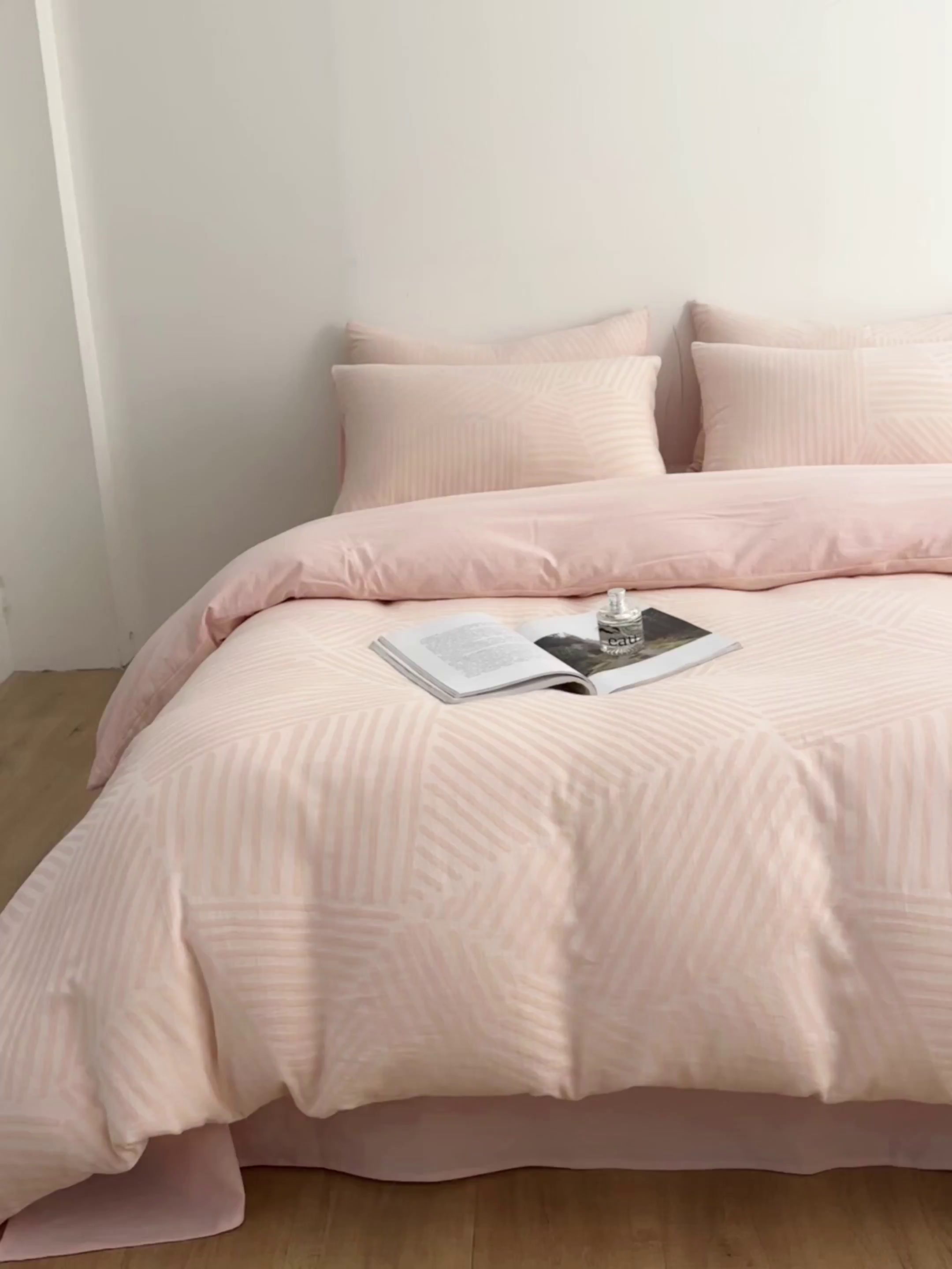 91家纺网 家纺一手货源 找家纺 如一 2026新款A类色织提花全棉双层纱水洗棉四件套 序章粉