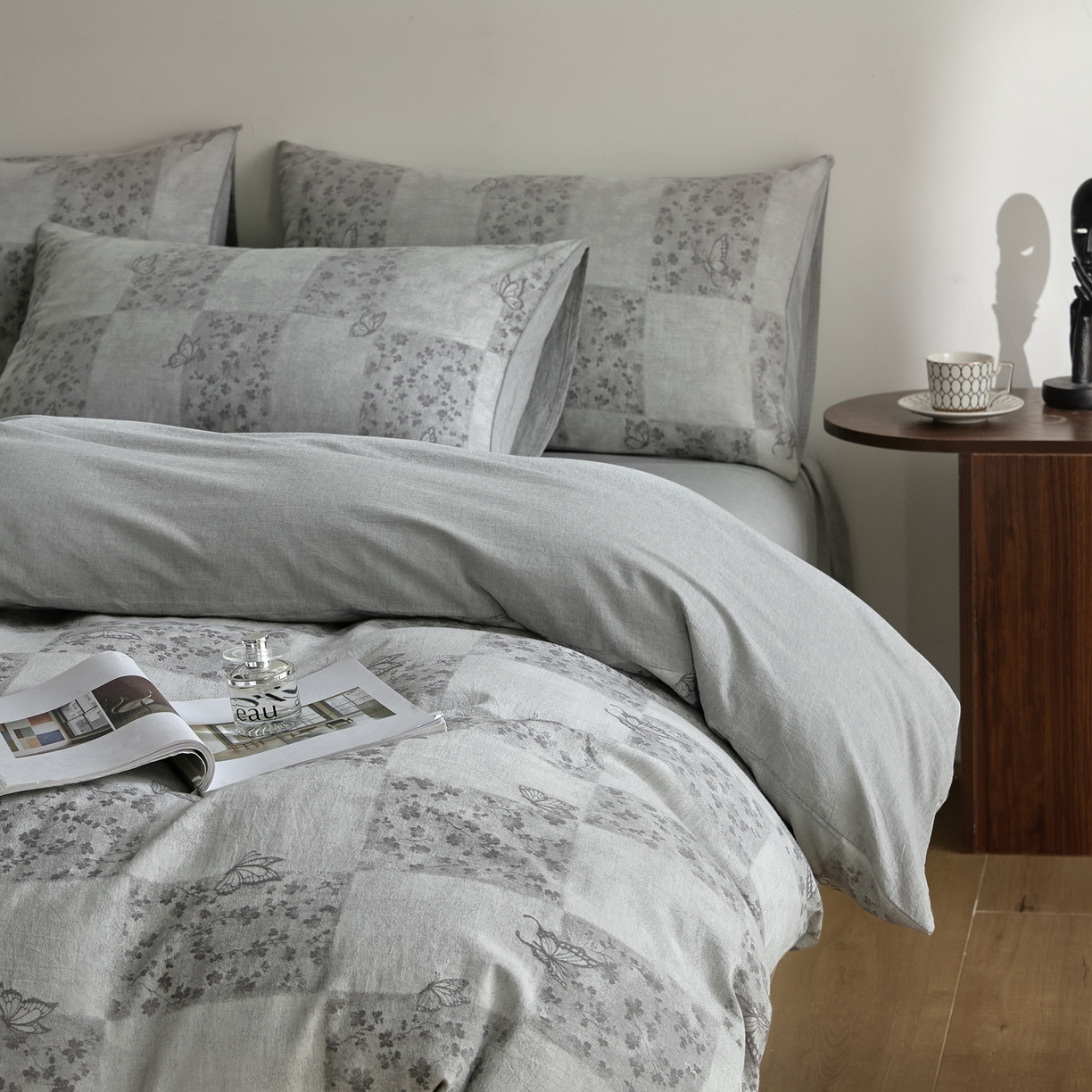 91家纺网 家纺一手货源 找家纺 如一 2026新款A类色织提花全棉双层纱水洗棉四件套 蝶漫灰