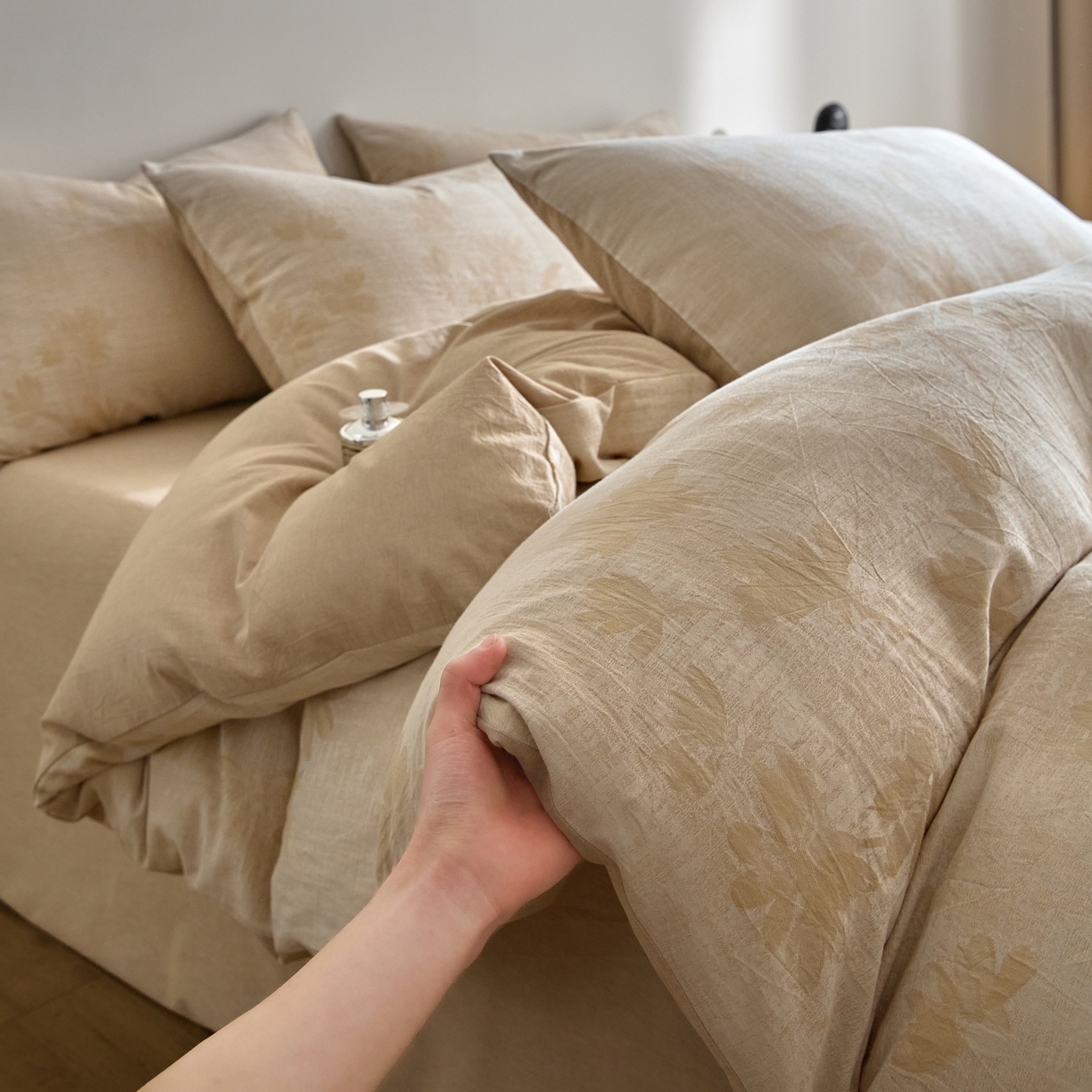 91家纺网 家纺一手货源 找家纺 如一 2026新款A类色织提花全棉双层纱水洗棉四件套 兰序咖