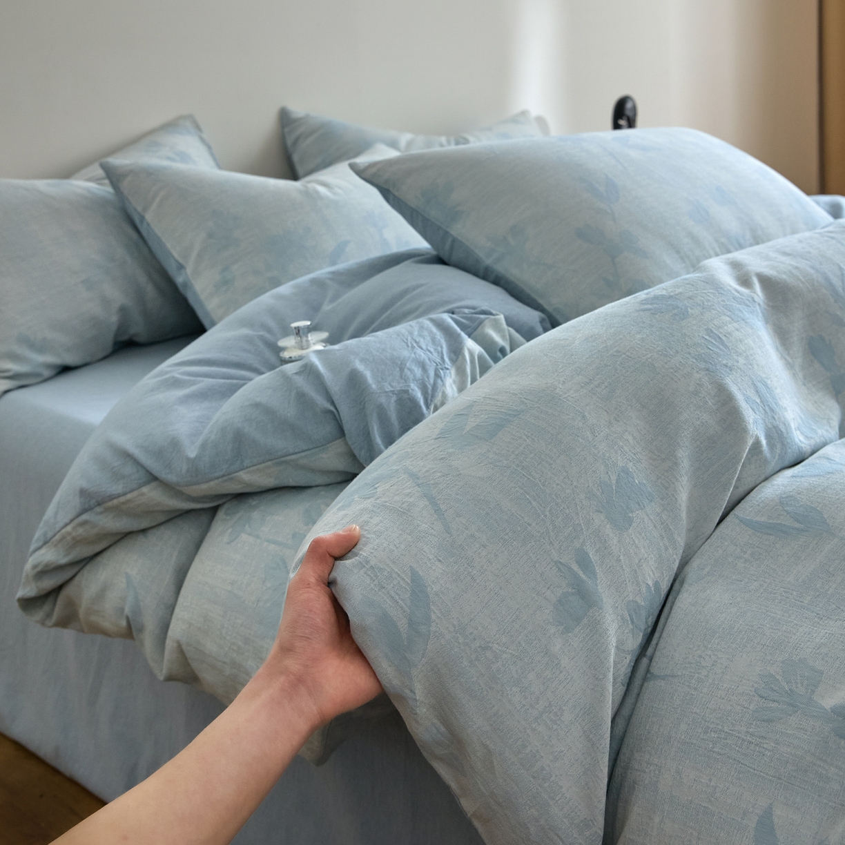 91家纺网 家纺一手货源 找家纺 如一 2026新款A类色织提花全棉双层纱水洗棉四件套 兰序蓝