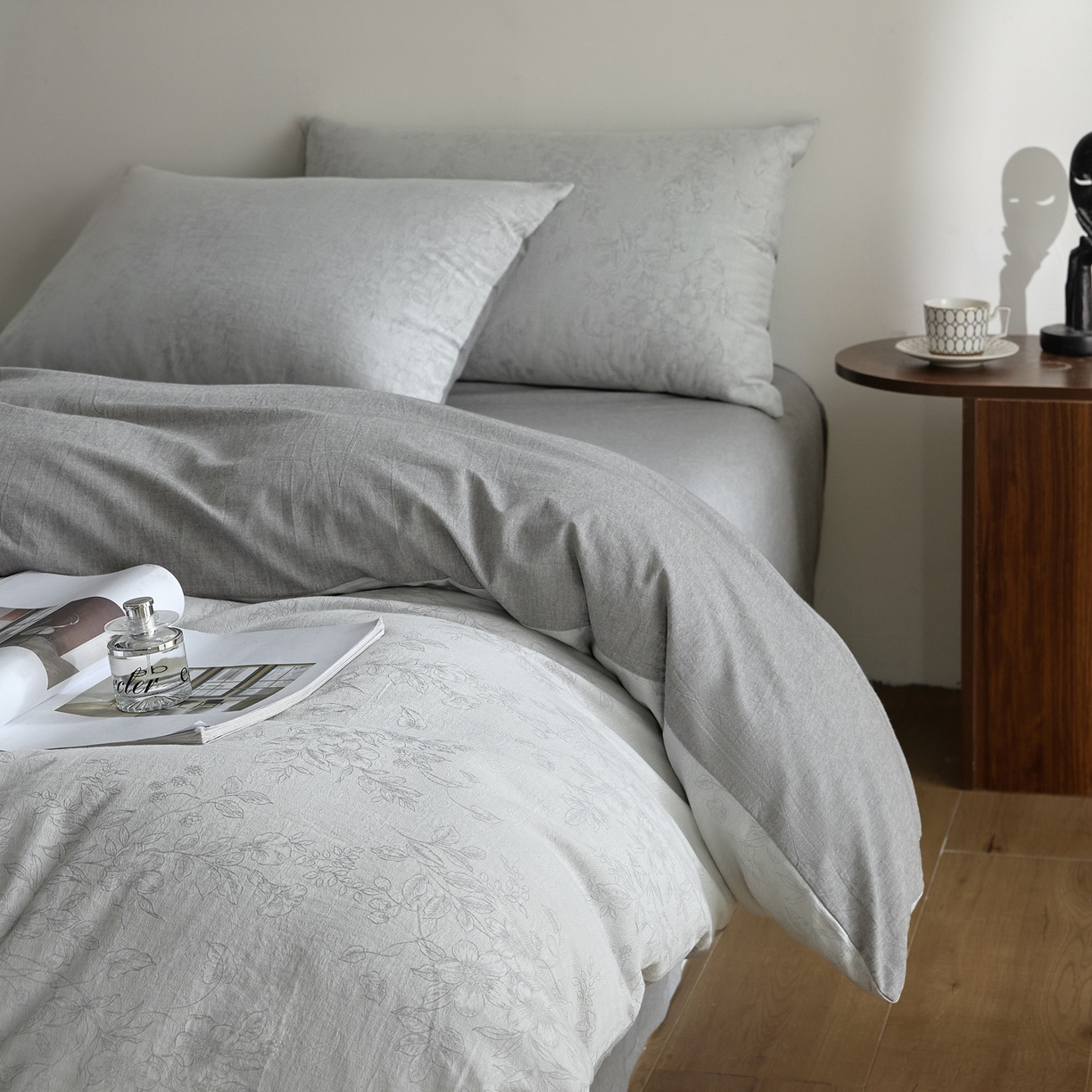 91家纺网 家纺一手货源 找家纺 如一 2026新款A类色织提花全棉双层纱水洗棉四件套 花忆灰