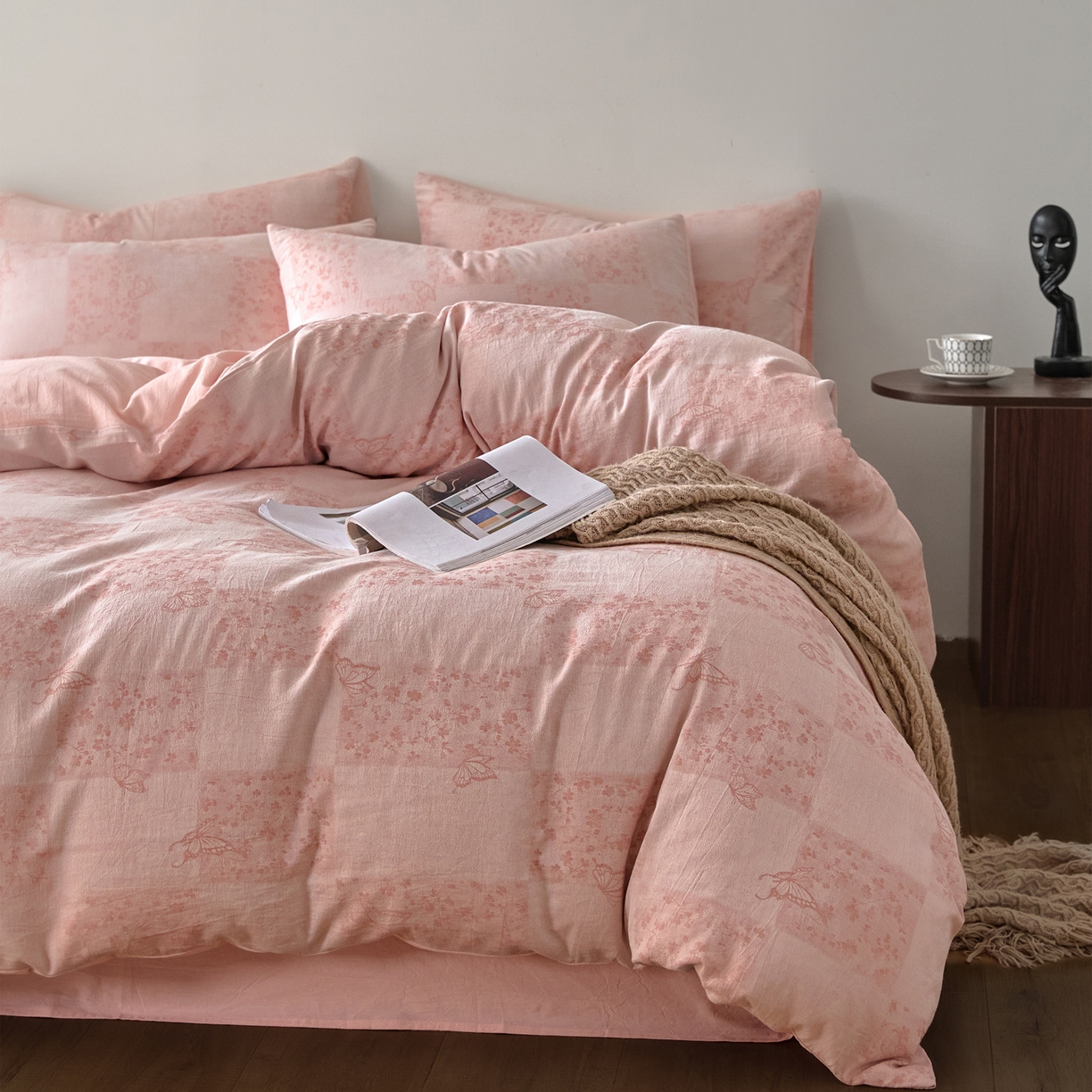 91家纺网 家纺一手货源 找家纺 如一 2026新款A类色织提花全棉双层纱水洗棉四件套 蝶漫粉