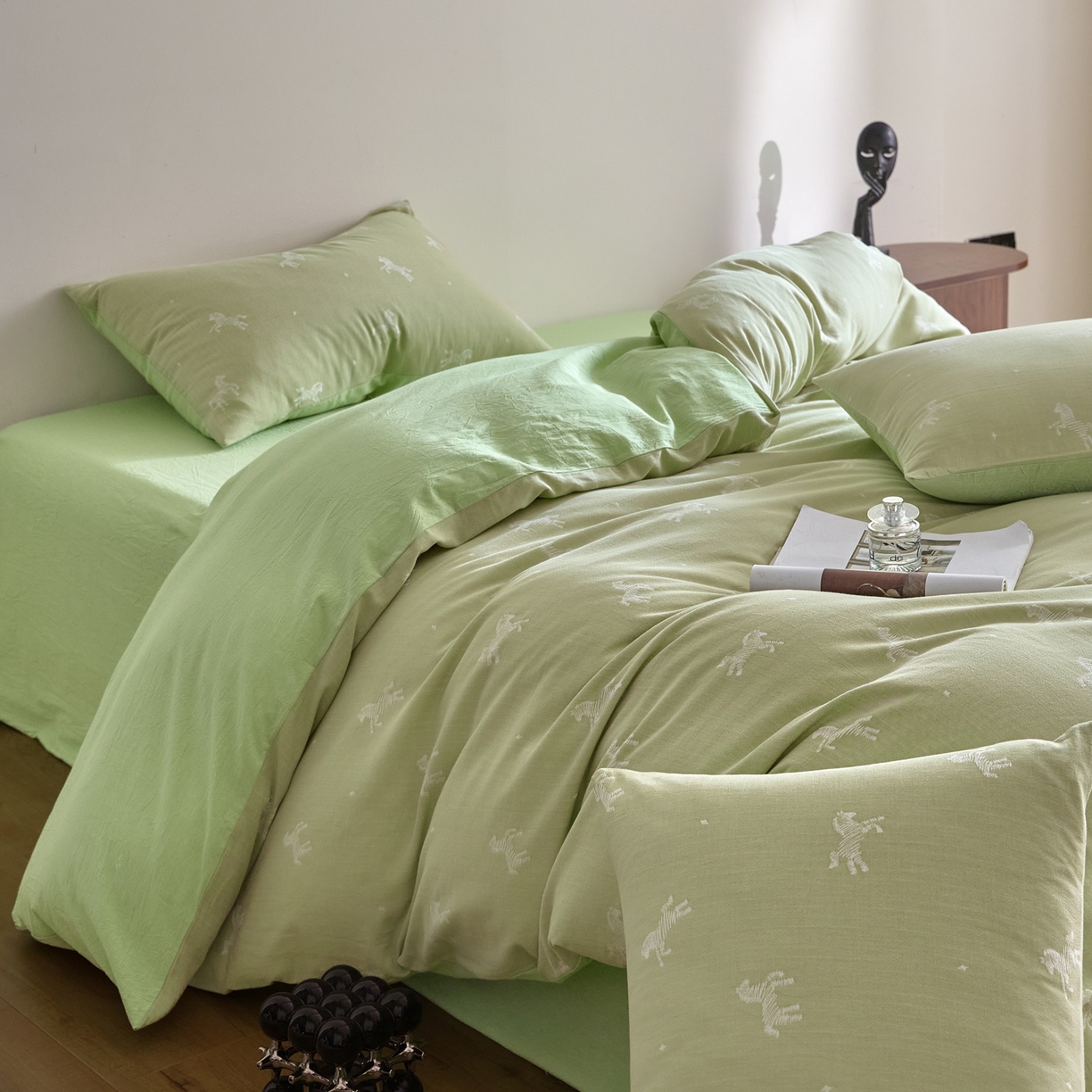 91家纺网 家纺一手货源 找家纺 如一 2026新款A类色织提花全棉双层纱水洗棉四件套 骏影绿